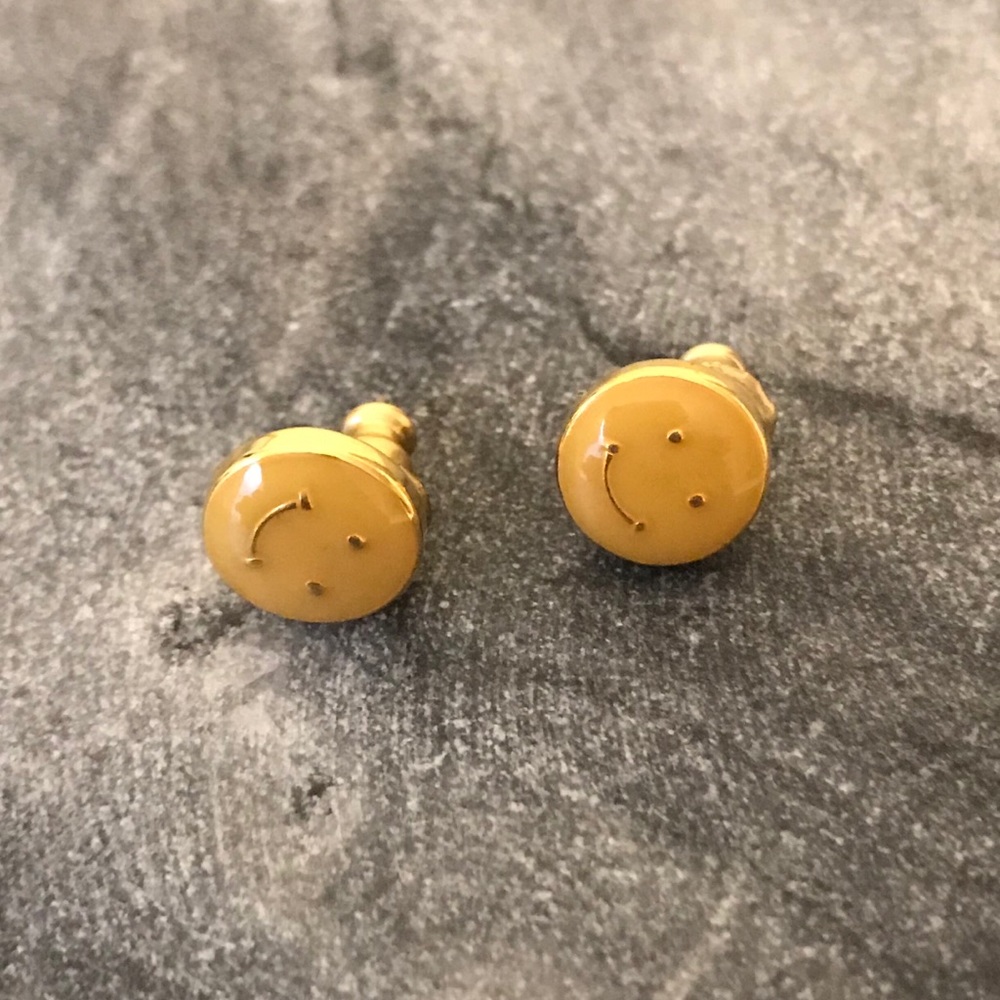 Smiley studs 🙃